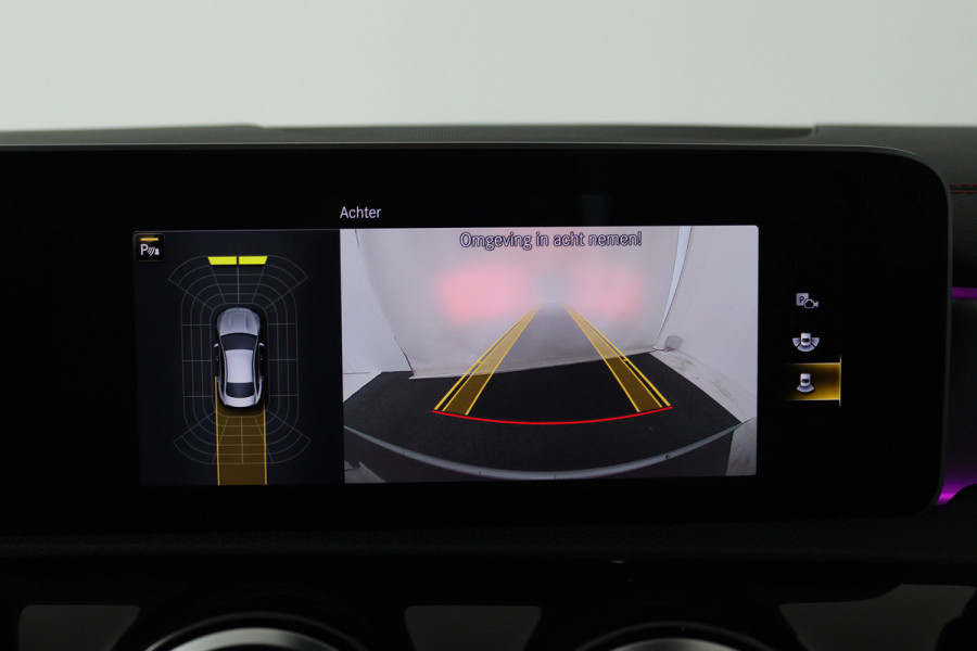 Mercedes-Benz CLA-Klasse 180 Business Solution AMG (SFEERVERLICHTING, CAMERA, STOELVERWARMING, NAVIGATIE)