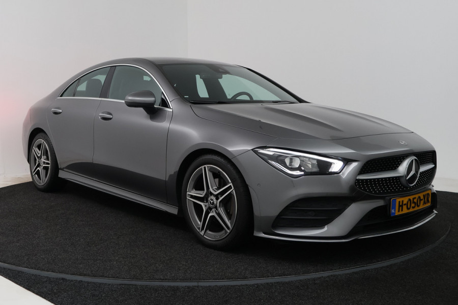 Mercedes-Benz CLA-Klasse 180 Business Solution AMG (SFEERVERLICHTING, CAMERA, STOELVERWARMING, NAVIGATIE)