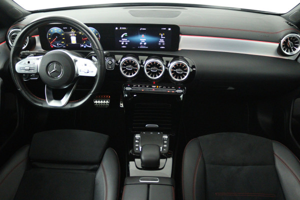 Mercedes-Benz CLA-Klasse Shooting Brake 180 AMG Line (PANORAMADAK, SFEERVERLICHTING, STOELVERWARMING, CAMERA)