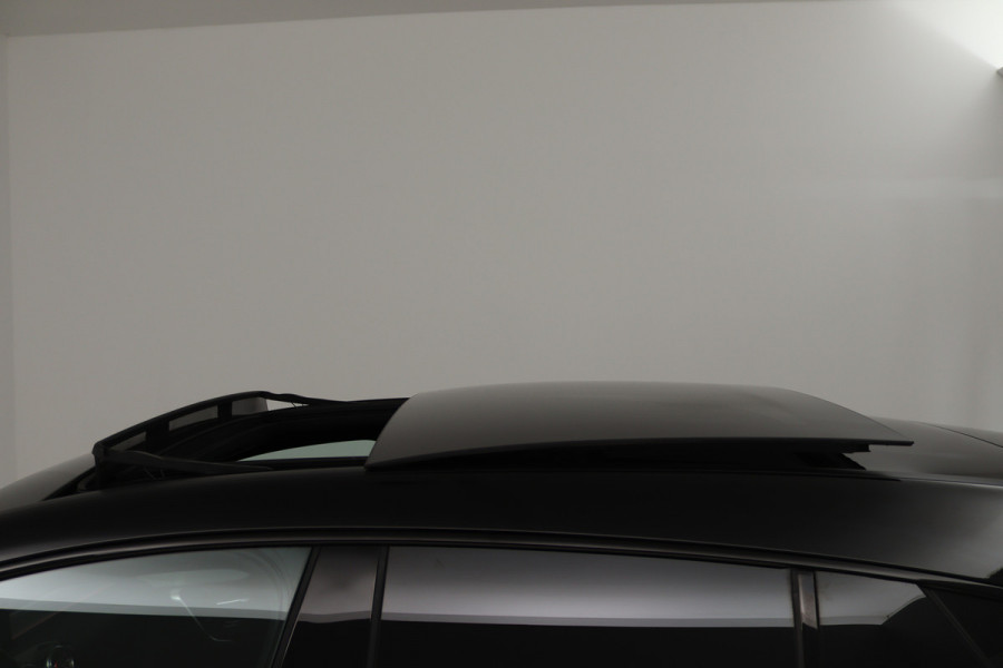 Mercedes-Benz CLA-Klasse Shooting Brake 180 AMG Line (PANORAMADAK, SFEERVERLICHTING, STOELVERWARMING, CAMERA)