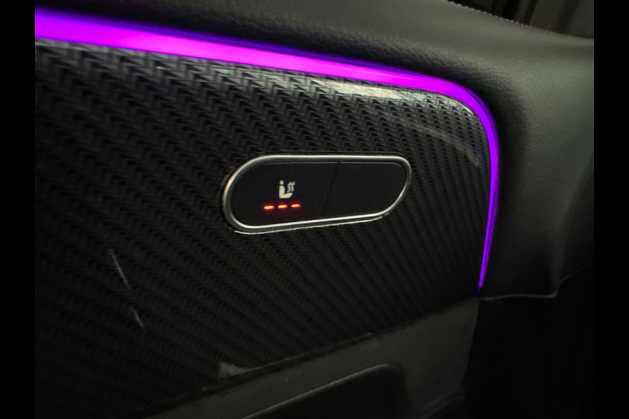 Mercedes-Benz Glb 200 AMG Pano|Carbon|Dodehoek|Stoelverwarming|Sfeer|Camera