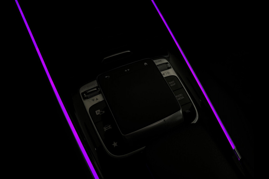 Mercedes-Benz Glb 200 AMG Pano|Carbon|Dodehoek|Stoelverwarming|Sfeer|Camera