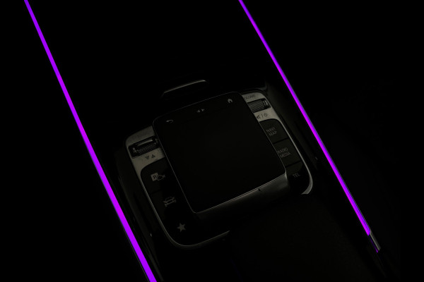Mercedes-Benz Glb 200 AMG Pano|Carbon|Dodehoek|Stoelverwarming|Sfeer|Camera
