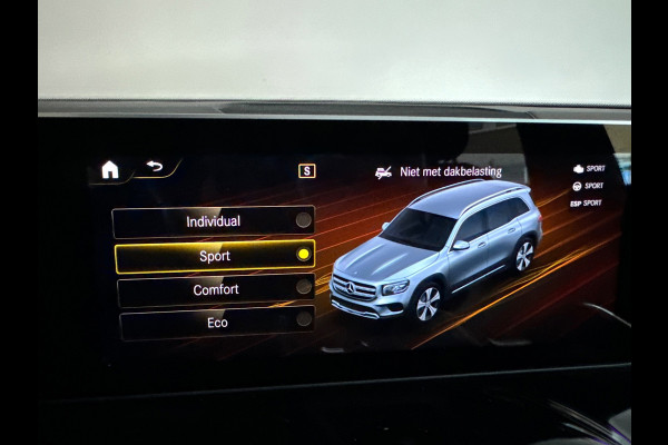 Mercedes-Benz Glb 200 AMG Pano|Carbon|Dodehoek|Stoelverwarming|Sfeer|Camera