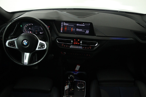 BMW 2 Serie Gran Coupé 218i M Sport Edition (STOELVERWARMING, CRUISE ADAPTIEF, NAVIGATIE, SFEERVERLICHTING)