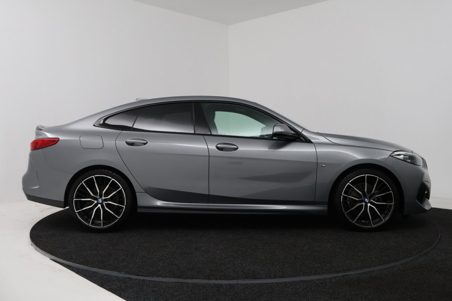 BMW 2 Serie Gran Coupé 218i M Sport Edition (STOELVERWARMING, CRUISE ADAPTIEF, NAVIGATIE, SFEERVERLICHTING)
