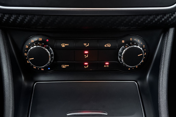 Mercedes-Benz A-Klasse 160 Ambition (NAVIGATIE, CRUISE CONTROL, PARKEERSENSOREN)