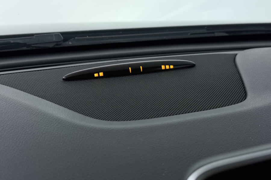 Mercedes-Benz A-Klasse 160 Ambition (NAVIGATIE, CRUISE CONTROL, PARKEERSENSOREN)