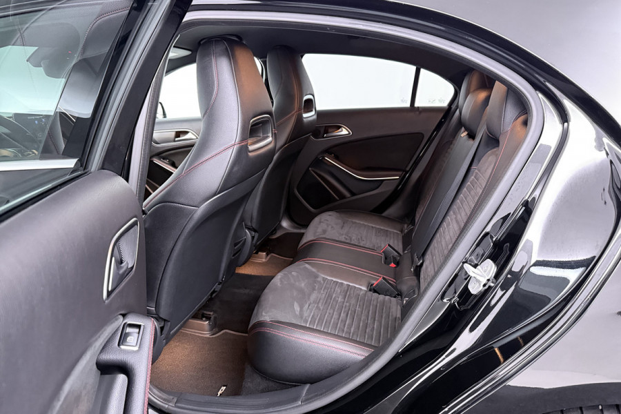 Mercedes-Benz A-Klasse 160 Ambition (NAVIGATIE, CRUISE CONTROL, PARKEERSENSOREN)