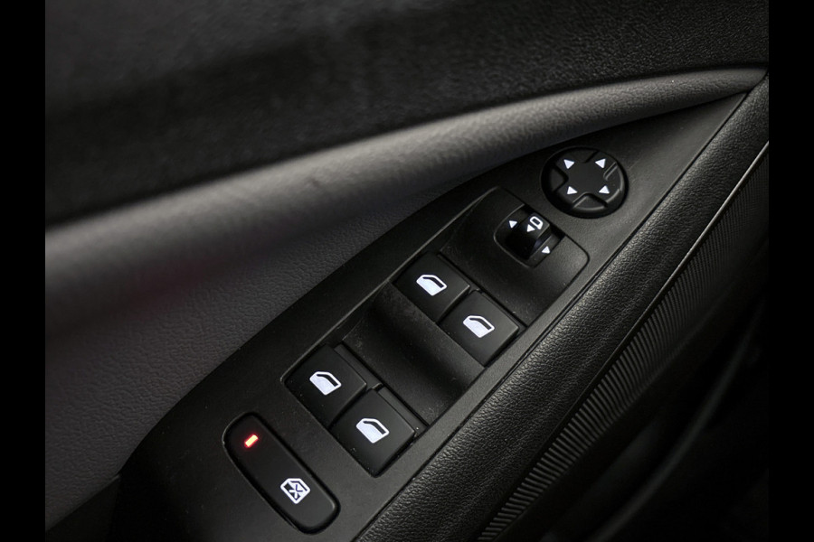 Opel Crossland X BWJ 11-2019 | 1.2T 111PK Innovation | CLIMA | NAVI | SPORTSTOELEN | CAMERA A | CARPLAY | PDC 2X | LICHTMETAAL |