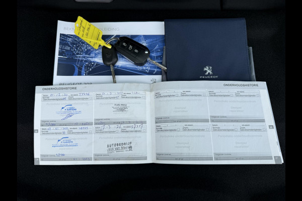 Peugeot 208 1.2 PureTech Blue Lion Navi|Airco|Cruise|Carplay|Elek ramen|Lm velgen|N.A.P|APK tot 03-2027