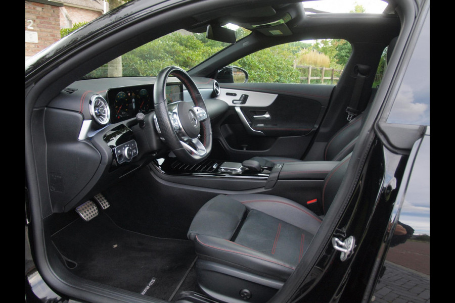 Mercedes-Benz CLA-Klasse Shooting Brake 200 Business Solution AMG | Panoramadak | Camera | Sfeerverlichting | Apple Carplay | Burmester |