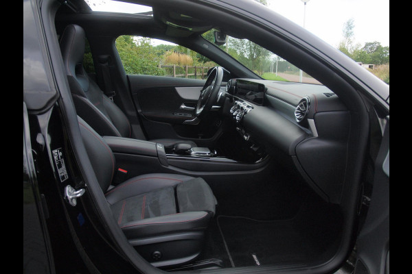 Mercedes-Benz CLA-Klasse Shooting Brake 200 Business Solution AMG | Panoramadak | Camera | Sfeerverlichting | Apple Carplay | Burmester |