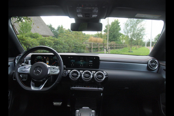 Mercedes-Benz CLA-Klasse Shooting Brake 200 Business Solution AMG | Panoramadak | Camera | Sfeerverlichting | Apple Carplay | Burmester |