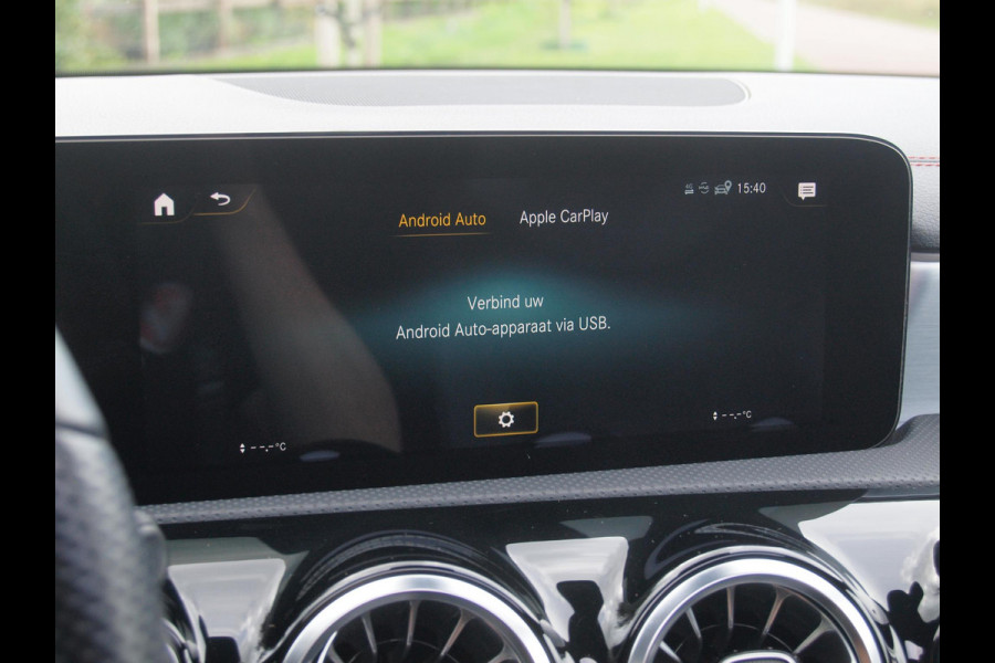 Mercedes-Benz CLA-Klasse Shooting Brake 200 Business Solution AMG | Panoramadak | Camera | Sfeerverlichting | Apple Carplay | Burmester |
