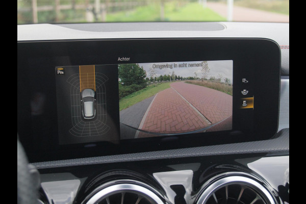 Mercedes-Benz CLA-Klasse Shooting Brake 200 Business Solution AMG | Panoramadak | Camera | Sfeerverlichting | Apple Carplay | Burmester |