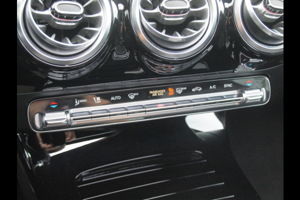 Mercedes-Benz CLA-Klasse Shooting Brake 200 Business Solution AMG | Panoramadak | Camera | Sfeerverlichting | Apple Carplay | Burmester |