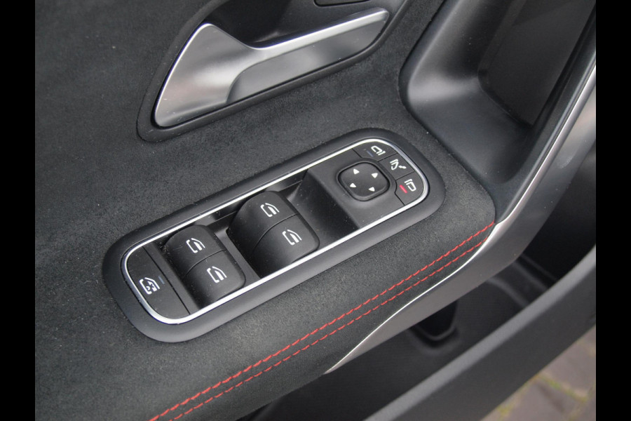 Mercedes-Benz CLA-Klasse Shooting Brake 200 Business Solution AMG | Panoramadak | Camera | Sfeerverlichting | Apple Carplay | Burmester |