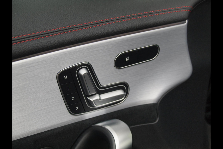Mercedes-Benz CLA-Klasse Shooting Brake 200 Business Solution AMG | Panoramadak | Camera | Sfeerverlichting | Apple Carplay | Burmester |