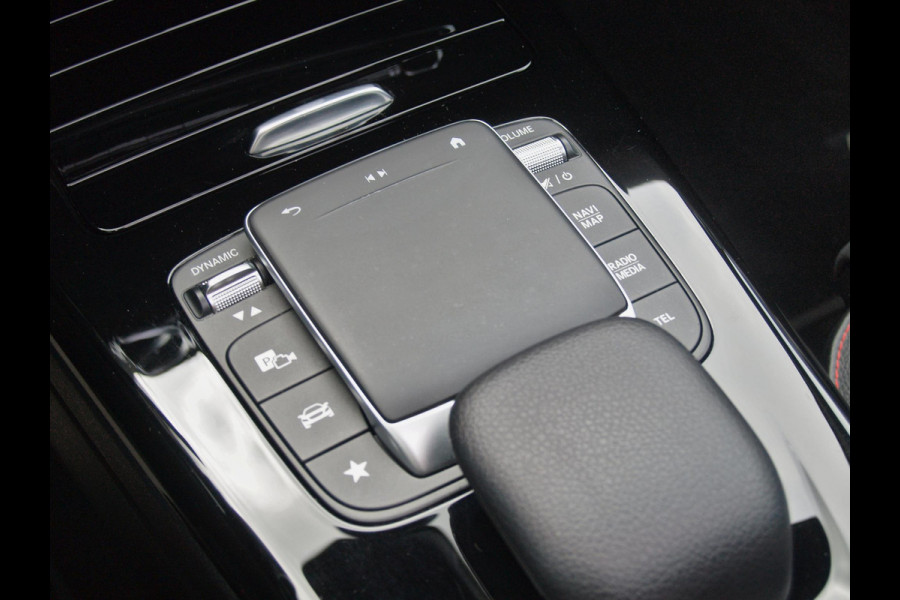 Mercedes-Benz CLA-Klasse Shooting Brake 200 Business Solution AMG | Panoramadak | Camera | Sfeerverlichting | Apple Carplay | Burmester |
