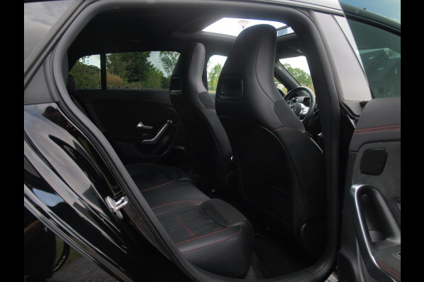 Mercedes-Benz CLA-Klasse Shooting Brake 200 Business Solution AMG | Panoramadak | Camera | Sfeerverlichting | Apple Carplay | Burmester |