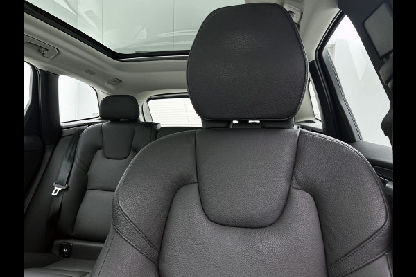 Volvo XC60 2.0 T6 Plug-in LongRange / AWD Plus Bright / Trekhaak / Panoramadak / Pdc+Camera / NL.Auto / Stoel-Stuurverwarming / Apk 02-2028
