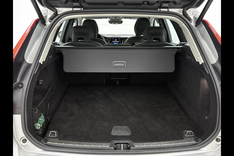 Volvo XC60 2.0 T6 Plug-in LongRange / AWD Plus Bright / Trekhaak / Panoramadak / Pdc+Camera / NL.Auto / Stoel-Stuurverwarming / Apk 02-2028