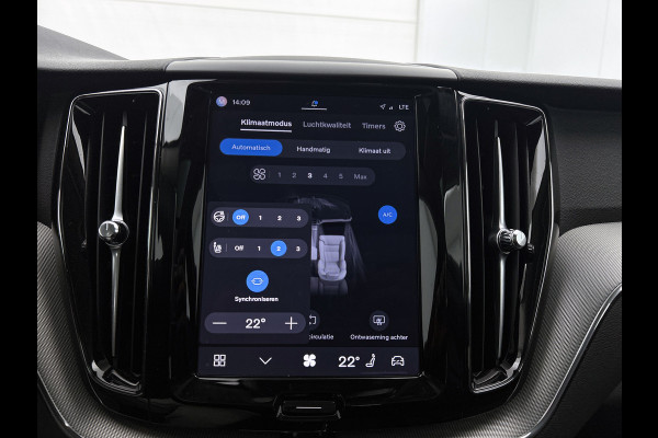 Volvo XC60 2.0 T6 Plug-in LongRange / AWD Plus Bright / Trekhaak / Panoramadak / Pdc+Camera / NL.Auto / Stoel-Stuurverwarming / Apk 02-2028