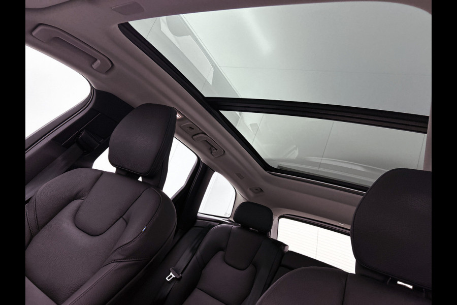 Volvo XC60 2.0 T6 Plug-in LongRange / AWD Plus Bright / Trekhaak / Panoramadak / Pdc+Camera / NL.Auto / Stoel-Stuurverwarming / Apk 02-2028