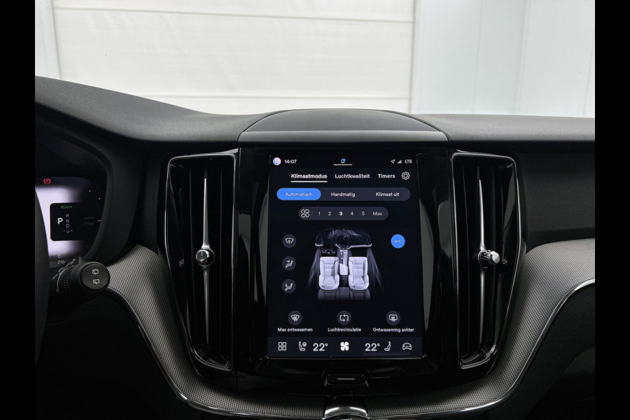 Volvo XC60 2.0 T6 Plug-in LongRange / AWD Plus Bright / Trekhaak / Panoramadak / Pdc+Camera / NL.Auto / Stoel-Stuurverwarming / Apk 02-2028