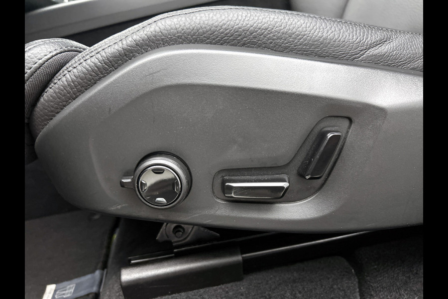Volvo XC60 2.0 T6 Plug-in LongRange / AWD Plus Bright / Trekhaak / Panoramadak / Pdc+Camera / NL.Auto / Stoel-Stuurverwarming / Apk 02-2028