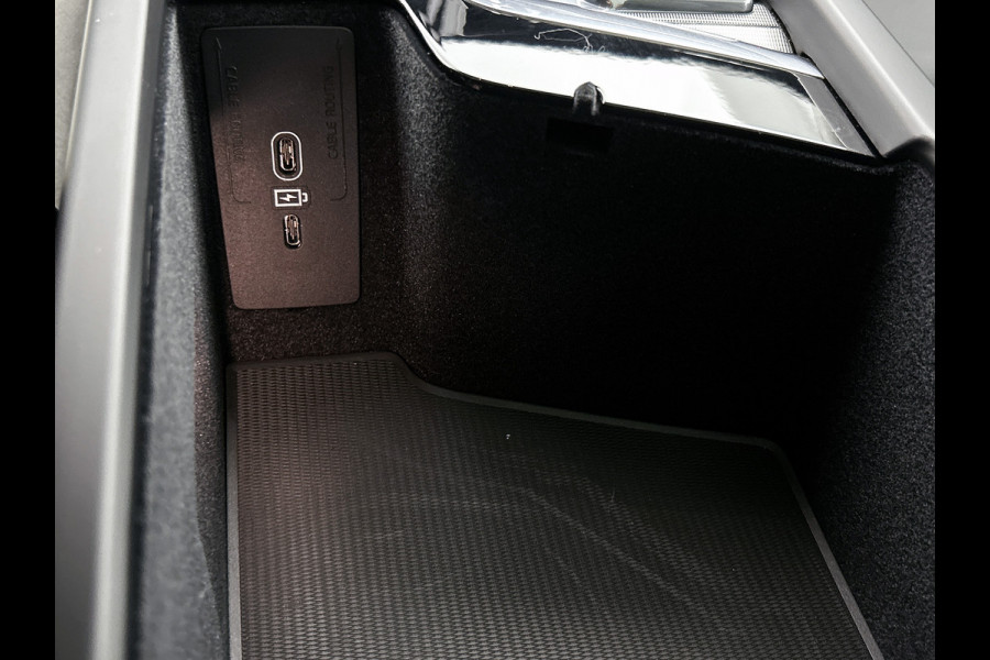 Volvo XC60 2.0 T6 Plug-in LongRange / AWD Plus Bright / Trekhaak / Panoramadak / Pdc+Camera / NL.Auto / Stoel-Stuurverwarming / Apk 02-2028