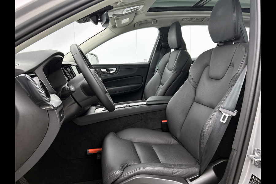 Volvo XC60 2.0 T6 Plug-in LongRange / AWD Plus Bright / Trekhaak / Panoramadak / Pdc+Camera / NL.Auto / Stoel-Stuurverwarming / Apk 02-2028