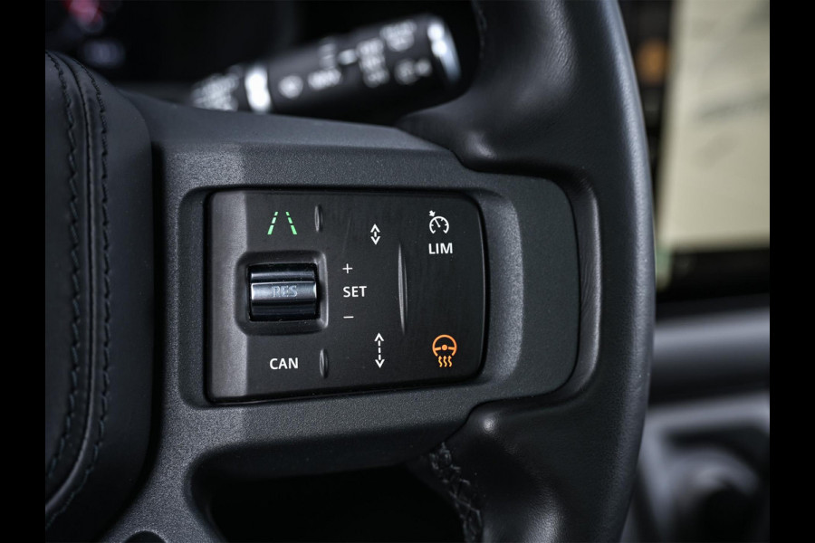 Land Rover Defender 110 2.0 P400e 110 X-Dynamic HSE | Panoramadak | NL-Auto | Dealeronderhouden | Meridian Sound | HUD | 360 Camera | Luchtvering | Stoelverwarming + Ventilatie  | Memory Seats | Trekhaak | Koelbox | Ambiance Interieur |