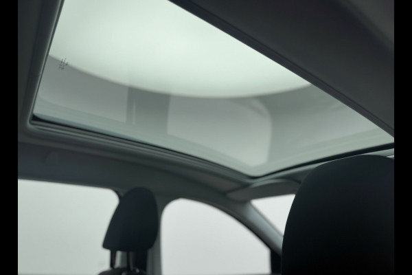 Peugeot 2008 1.2 PureTech Blue Lion, panoramadak, navigatie, 1 e eigenaar, NL auto met nationale auto pas