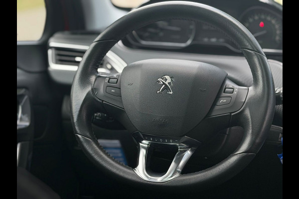 Peugeot 2008 1.2 PureTech Blue Lion, panoramadak, navigatie, 1 e eigenaar, NL auto met nationale auto pas