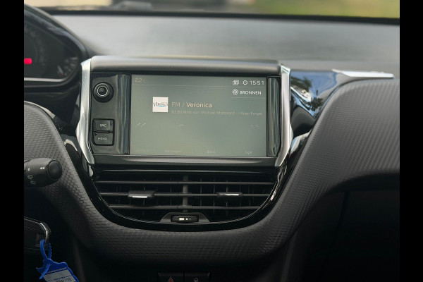 Peugeot 2008 1.2 PureTech Blue Lion, panoramadak, navigatie, 1 e eigenaar, NL auto met nationale auto pas
