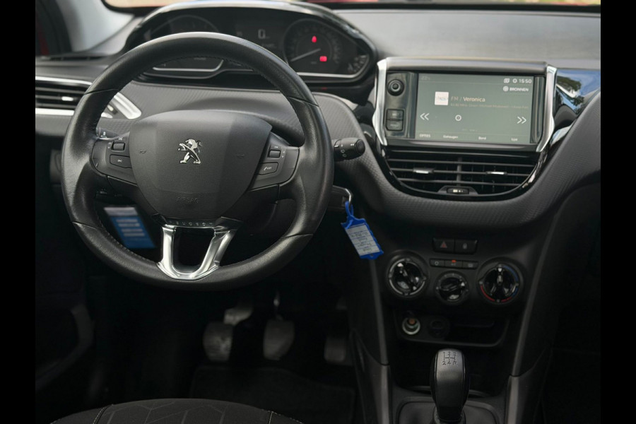 Peugeot 2008 1.2 PureTech Blue Lion, panoramadak, navigatie, 1 e eigenaar, NL auto met nationale auto pas