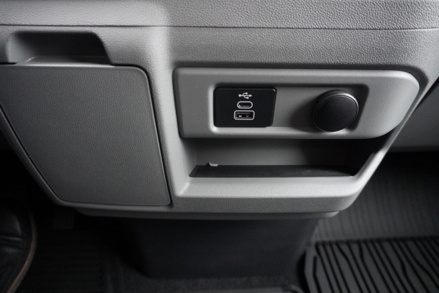 Ford Transit Custom 320L 2.0 TDCI 170PK L2H1 Limited DubbelCabine Automaat Schuifdeur L/R Nr. V093 | Airco | Adap.Cruise | Navi | 360 Camera / 19 inch LM Velgen DEMO