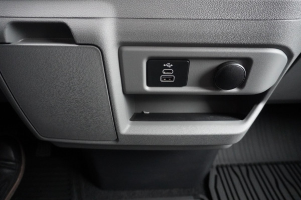 Ford Transit Custom 320L 2.0 TDCI 170PK L2H1 Limited DubbelCabine Automaat Schuifdeur L/R Nr. V093 | Airco | Adap.Cruise | Navi | 360 Camera / 19 inch LM Velgen DEMO