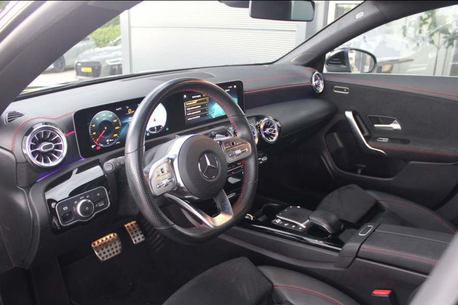 Mercedes-Benz CLA-Klasse Shooting Brake 200 AMG Line | Sfeer | Stoelverwarming | Blind spot