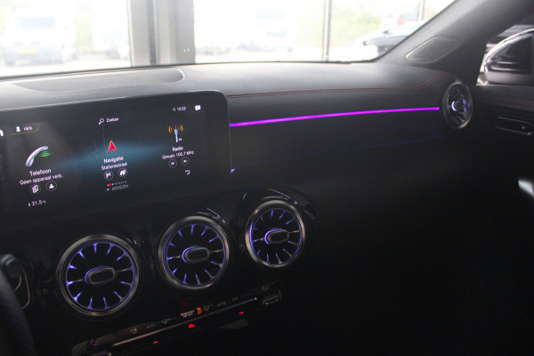 Mercedes-Benz CLA-Klasse Shooting Brake 200 AMG Line | Sfeer | Stoelverwarming | Blind spot