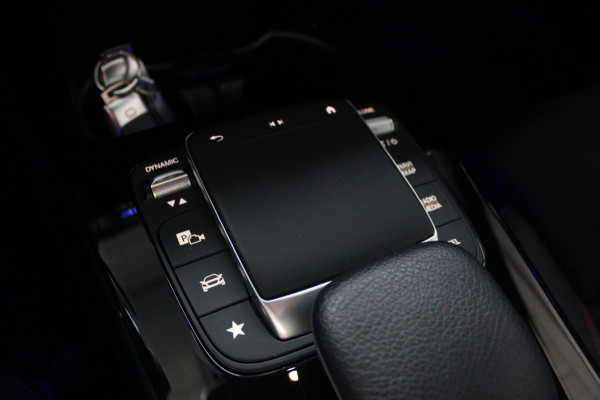 Mercedes-Benz CLA-Klasse Shooting Brake 200 AMG Line | Sfeer | Stoelverwarming | Blind spot