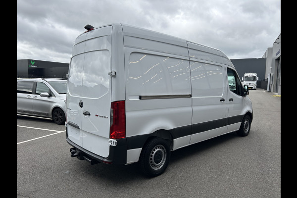 Mercedes-Benz Sprinter 314 CDI L2 H2 MBUX / Trekhaak / Camera / Carplay navigatie / Airco / 270 Graden achterdeuren