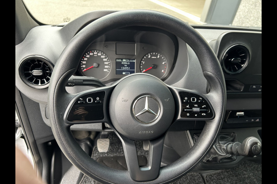 Mercedes-Benz Sprinter 314 CDI L2 H2 MBUX / Trekhaak / Camera / Carplay navigatie / Airco / 270 Graden achterdeuren