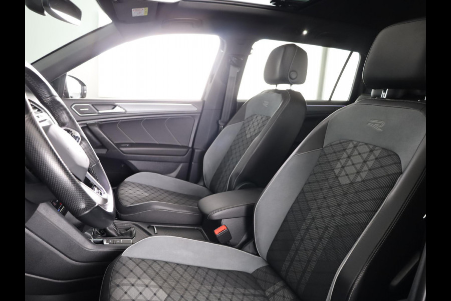 Volkswagen Tiguan Allspace 1.5 TSI R-Line Business+ 7p. |150 pk Automaat (DSG) |R-line  | Navigatie | Matrix LED koplampen | Stoel + Stuur verwarming| Panoramadak | Achteruit rijcamera | Parkeersensoren