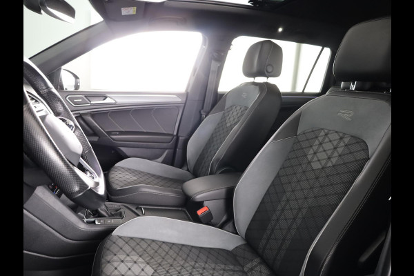 Volkswagen Tiguan Allspace 1.5 TSI R-Line Business+ 7p. |150 pk Automaat (DSG) |R-line  | Navigatie | Matrix LED koplampen | Stoel + Stuur verwarming| Panoramadak | Achteruit rijcamera | Parkeersensoren