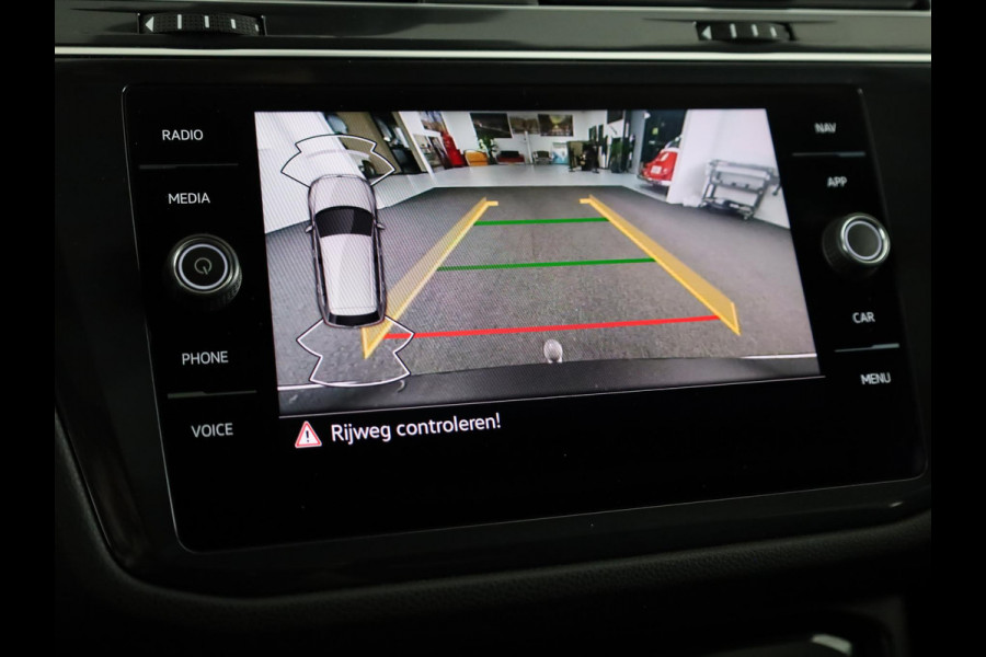 Volkswagen Tiguan Allspace 1.5 TSI R-Line Business+ 7p. |150 pk Automaat (DSG) |R-line  | Navigatie | Matrix LED koplampen | Stoel + Stuur verwarming| Panoramadak | Achteruit rijcamera | Parkeersensoren