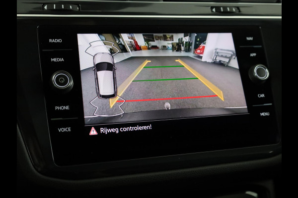 Volkswagen Tiguan Allspace 1.5 TSI R-Line Business+ 7p. |150 pk Automaat (DSG) |R-line  | Navigatie | Matrix LED koplampen | Stoel + Stuur verwarming| Panoramadak | Achteruit rijcamera | Parkeersensoren
