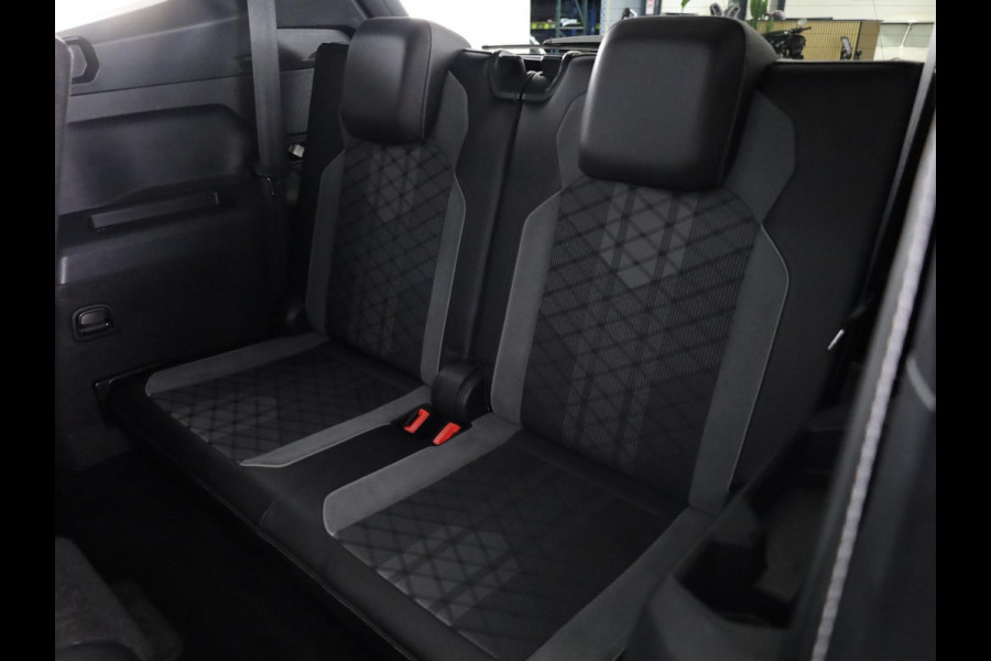Volkswagen Tiguan Allspace 1.5 TSI R-Line Business+ 7p. |150 pk Automaat (DSG) |R-line  | Navigatie | Matrix LED koplampen | Stoel + Stuur verwarming| Panoramadak | Achteruit rijcamera | Parkeersensoren